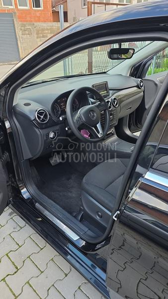 Mercedes Benz B 200 