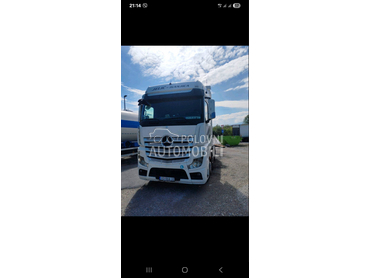 Mercedes Benz 18 45 i volvo eev