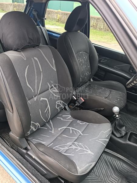 Peugeot 106 1.1b tek  r e g