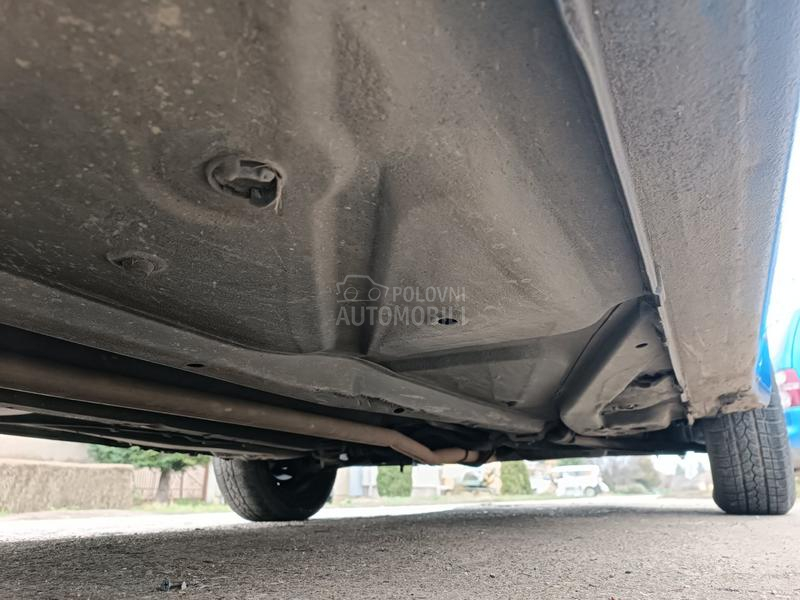 Peugeot 106 1.1b tek  r e g