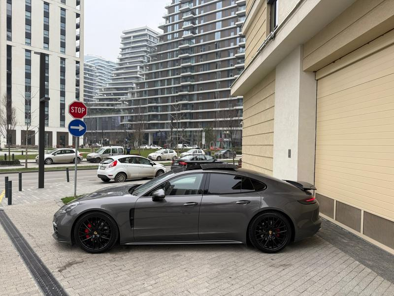 Porsche Panamera 4S Sport Chrono