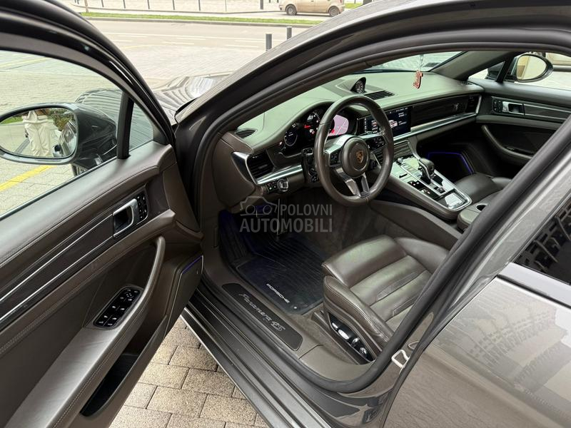 Porsche Panamera 4S Sport Chrono