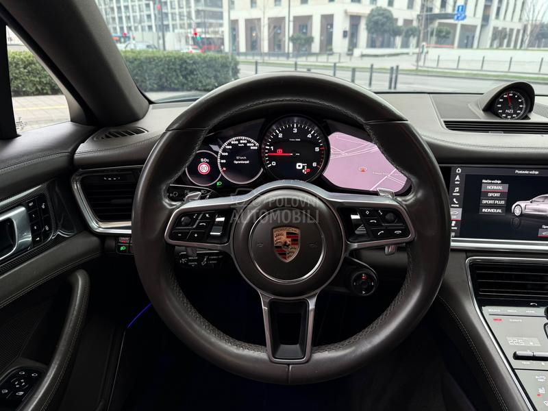Porsche Panamera 4S Sport Chrono