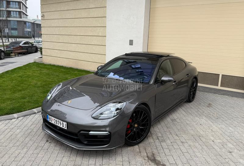 Porsche Panamera 4S Sport Chrono