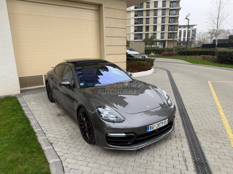 Porsche Panamera 4S Sport Chrono