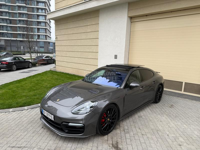 Porsche Panamera 4S Sport Chrono