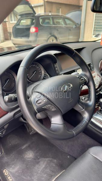 Infiniti Q70 Premium