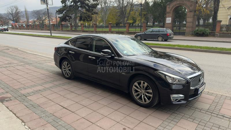 Infiniti Q70 Premium