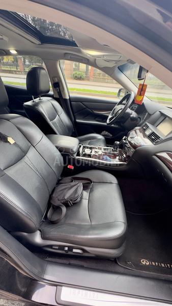 Infiniti Q70 Premium