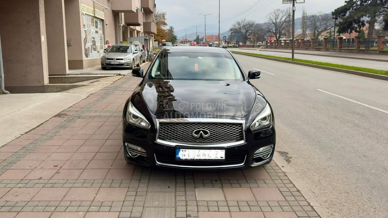 Infiniti Q70 Premium
