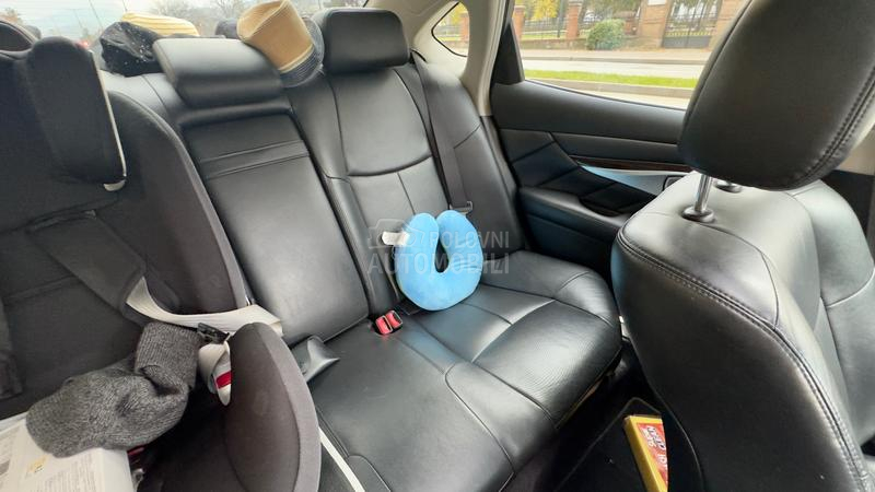 Infiniti Q70 Premium