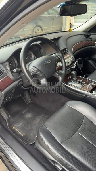 Infiniti Q70 Premium