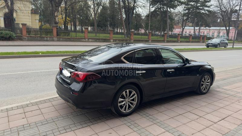 Infiniti Q70 Premium