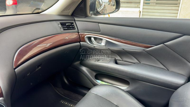 Infiniti Q70 Premium
