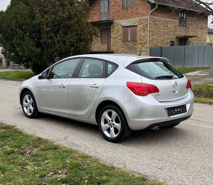 Opel Astra J 1.4 ENJOY