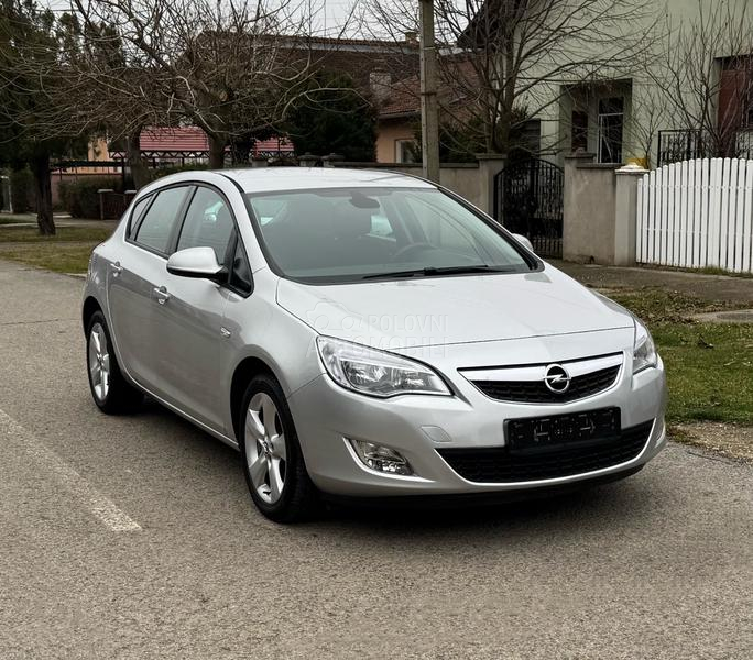Opel Astra J 1.4 ENJOY