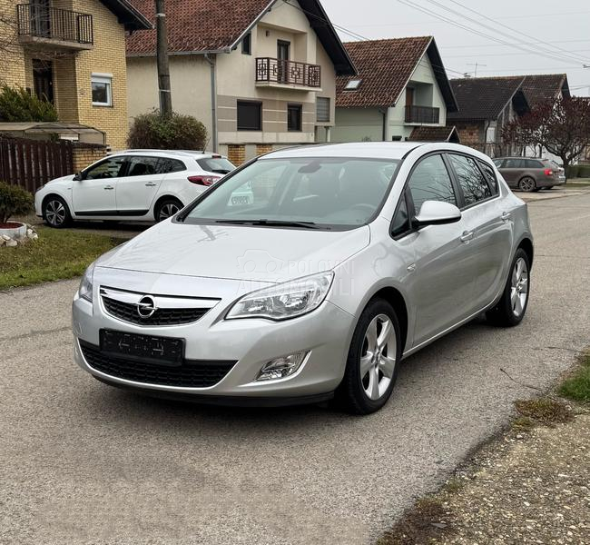 Opel Astra J 1.4 ENJOY