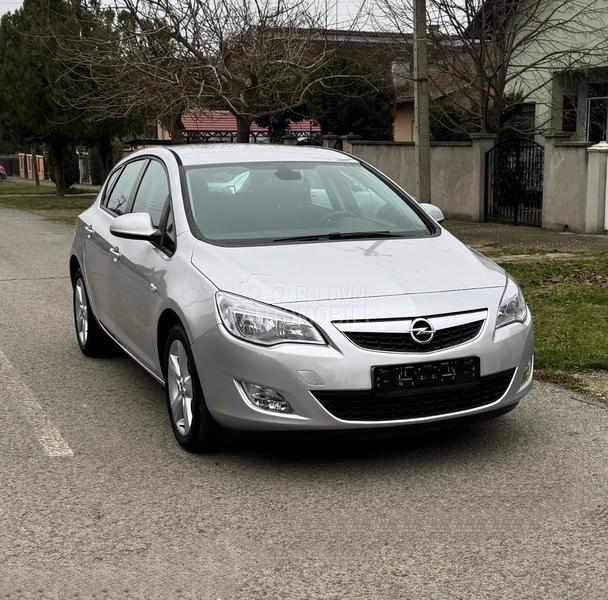 Opel Astra J 1.4 ENJOY