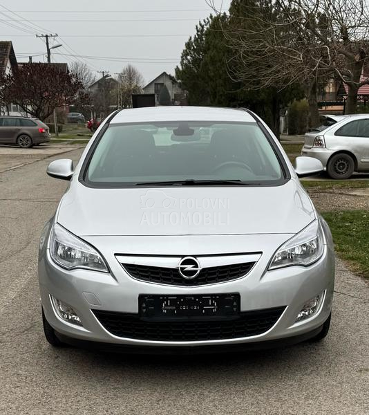 Opel Astra J 1.4 ENJOY