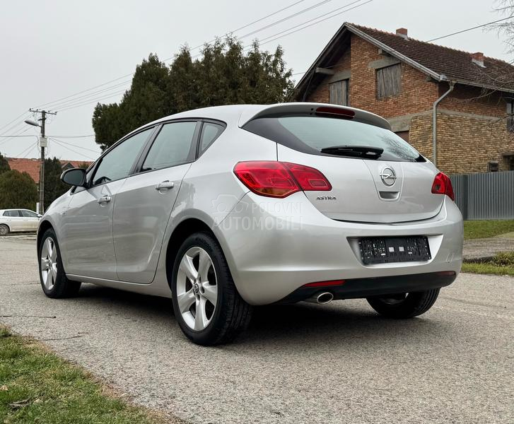 Opel Astra J 1.4 ENJOY