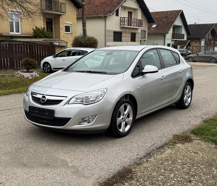 Opel Astra J 1.4 ENJOY