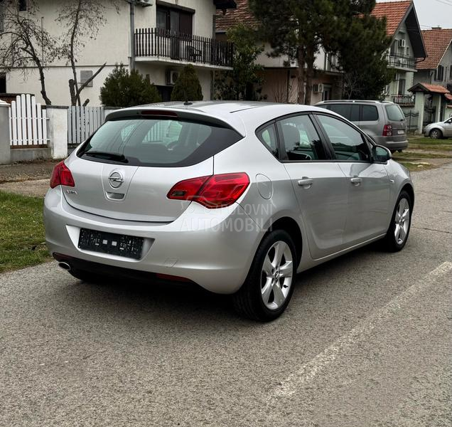 Opel Astra J 1.4 ENJOY