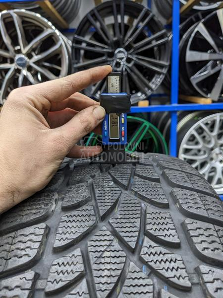 Dunlop 235/45 R19 Zimska