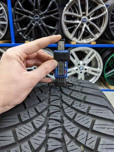 Kumho 235/35 R19 Zimska