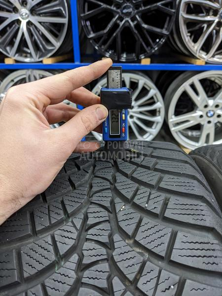 Kumho 235/35 R19 Zimska