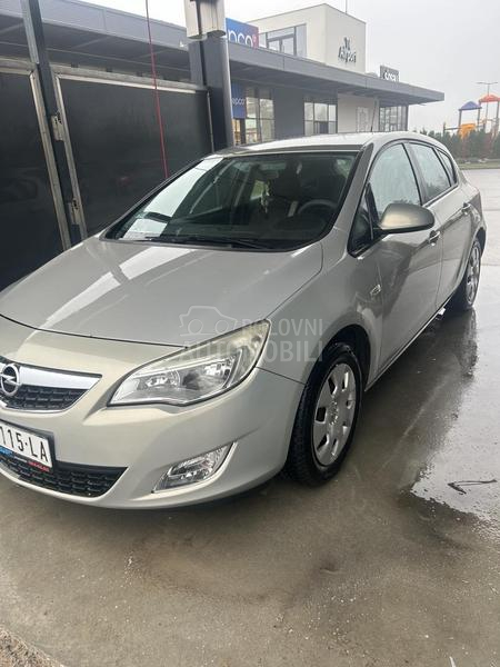 Opel Astra J 