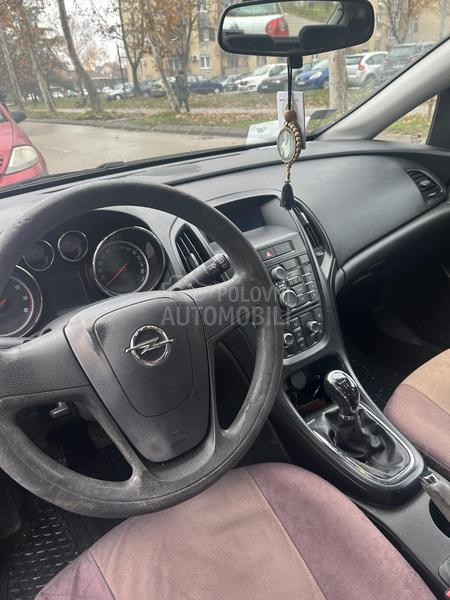 Opel Astra J 