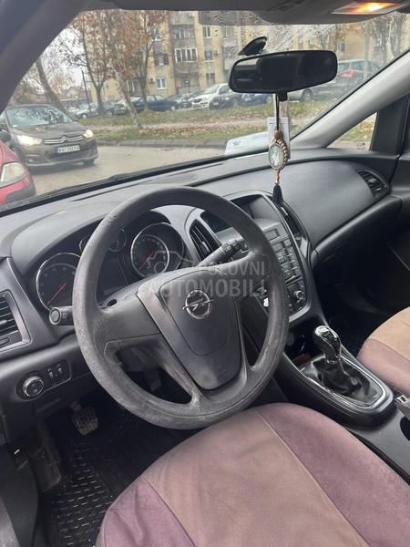 Opel Astra J 