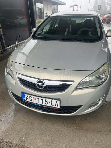 Opel Astra J 