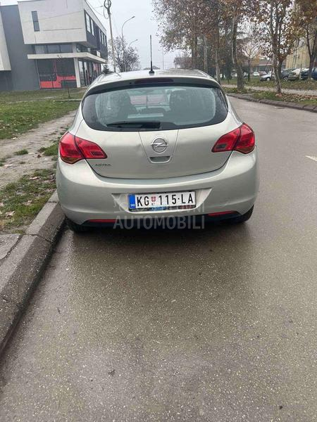 Opel Astra J 