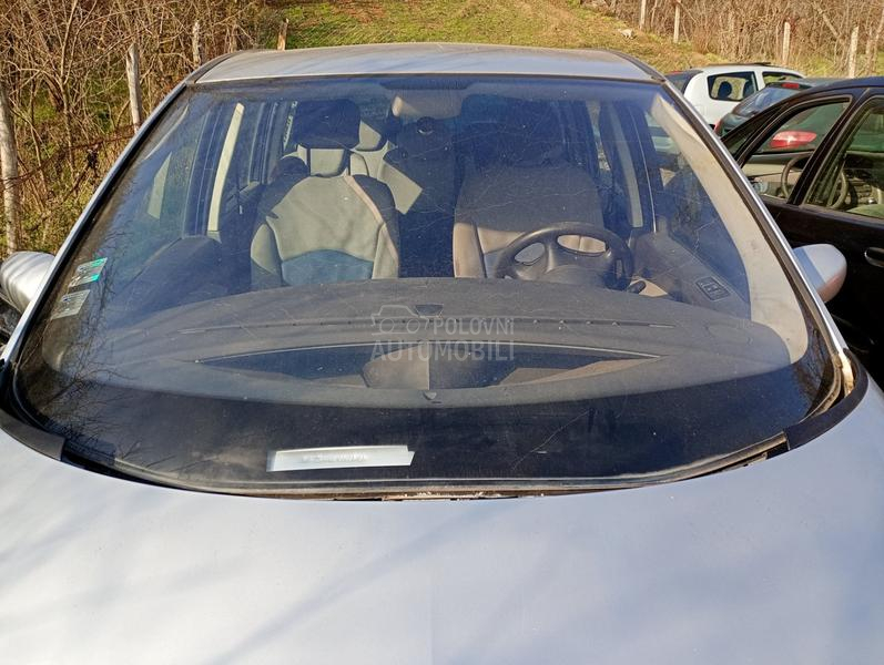 Citroen C8 -  kompletan auto u delovima