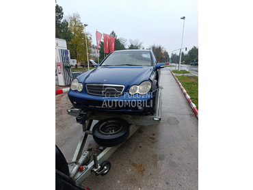 Mercedes Benz C Klasa W203 D 2001. god. -  kompletan auto u delovima