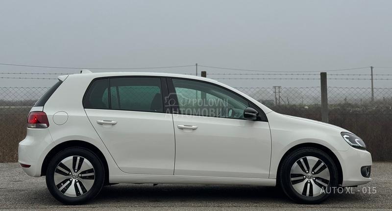 Volkswagen Golf 6 1.6 TDI / NAV / LED
