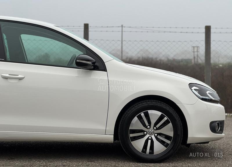 Volkswagen Golf 6 1.6 TDI / NAV / LED