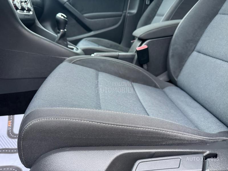 Volkswagen Golf 6 1.6 TDI / NAV / LED