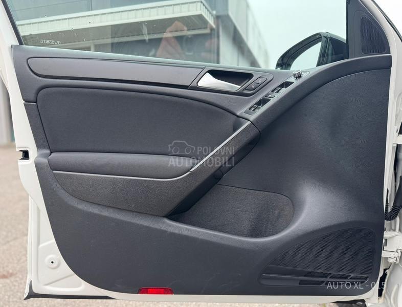 Volkswagen Golf 6 1.6 TDI / NAV / LED