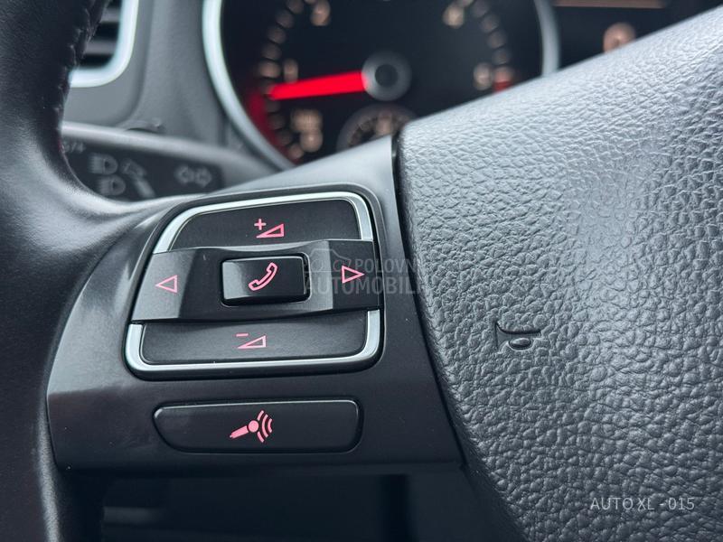 Volkswagen Golf 6 1.6 TDI / NAV / LED