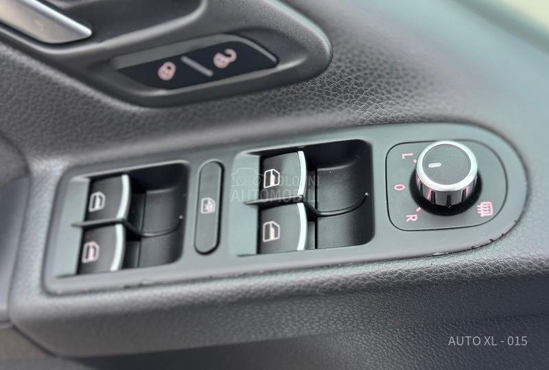 Volkswagen Golf 6 1.6 TDI / NAV / LED