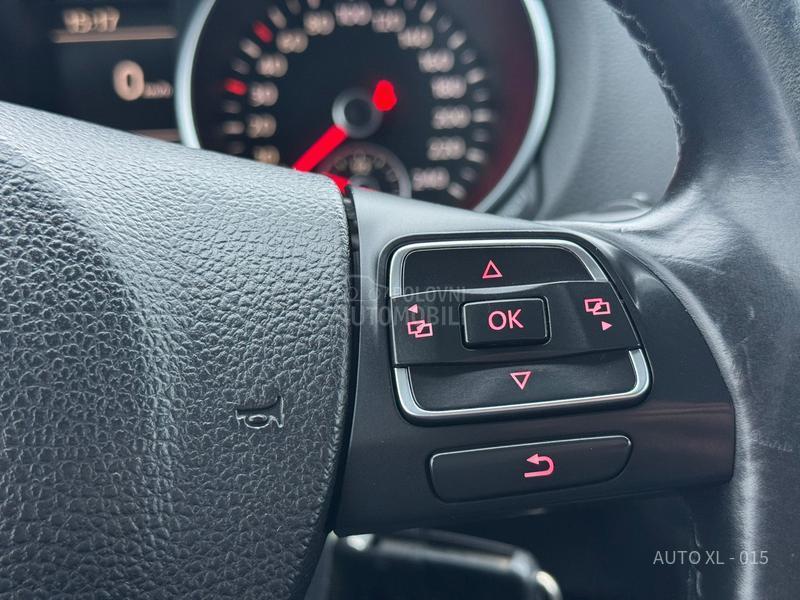 Volkswagen Golf 6 1.6 TDI / NAV / LED
