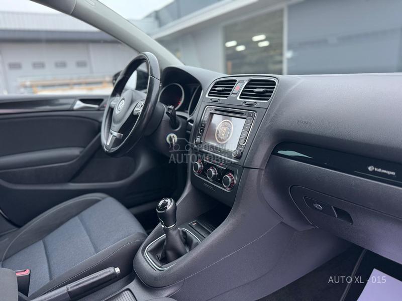 Volkswagen Golf 6 1.6 TDI / NAV / LED