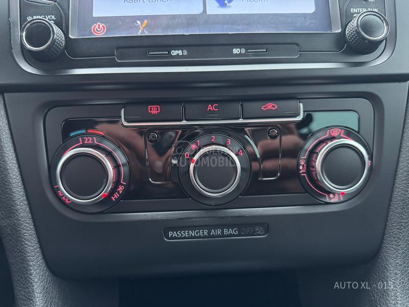 Volkswagen Golf 6 1.6 TDI / NAV / LED