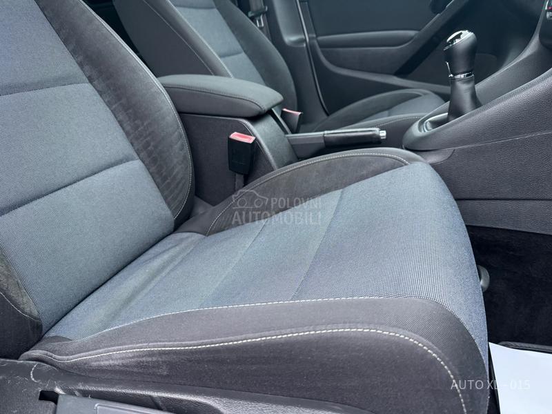 Volkswagen Golf 6 1.6 TDI / NAV / LED