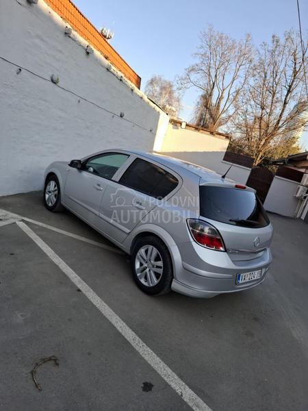 Opel Astra H 