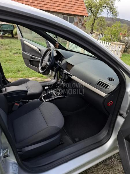 Opel Astra H 