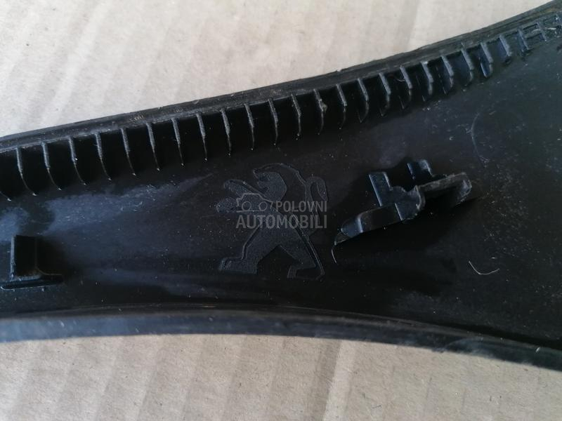 Zadnja desna lajsna ruba