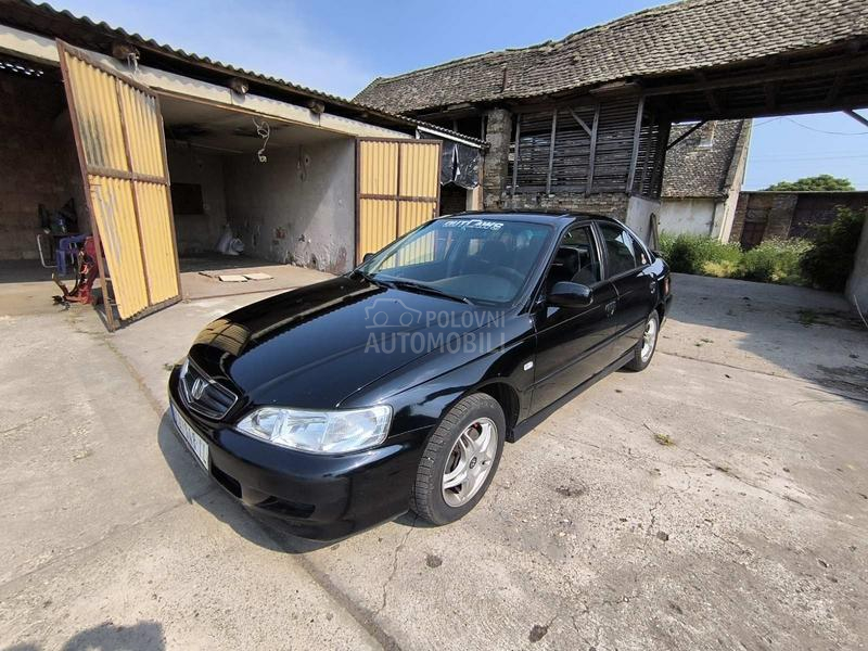 Honda Accord 1.8 b